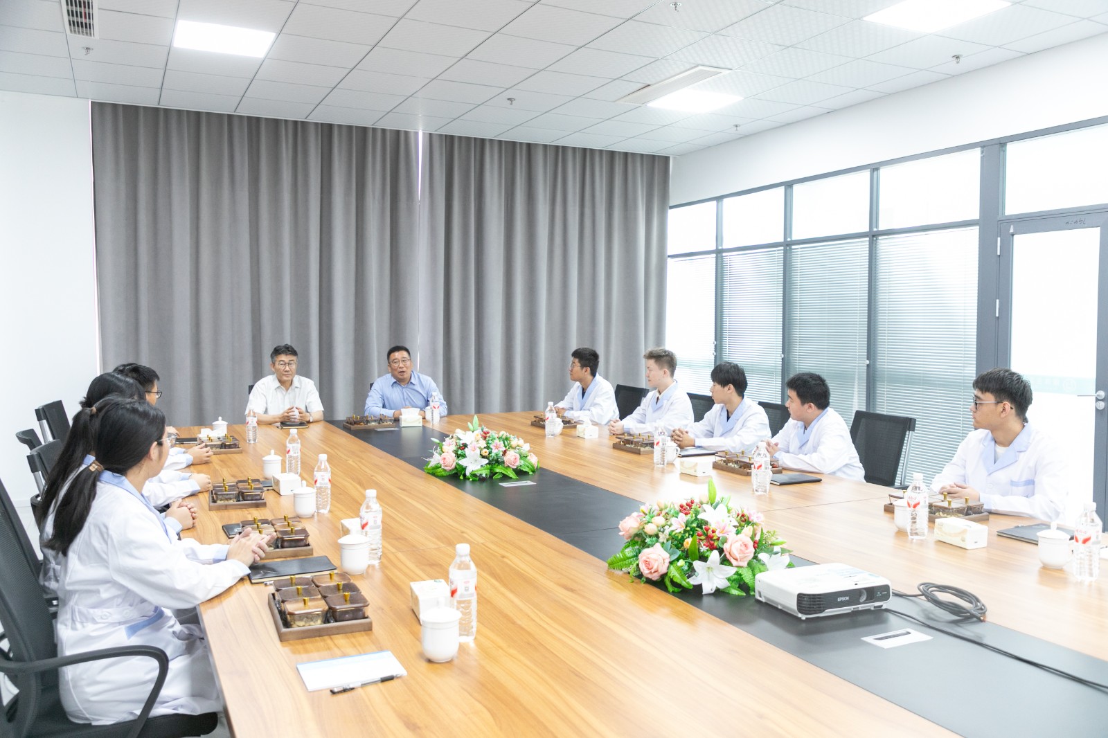 会议.jpg 会议.jpg